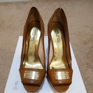 Michael Kors pumps